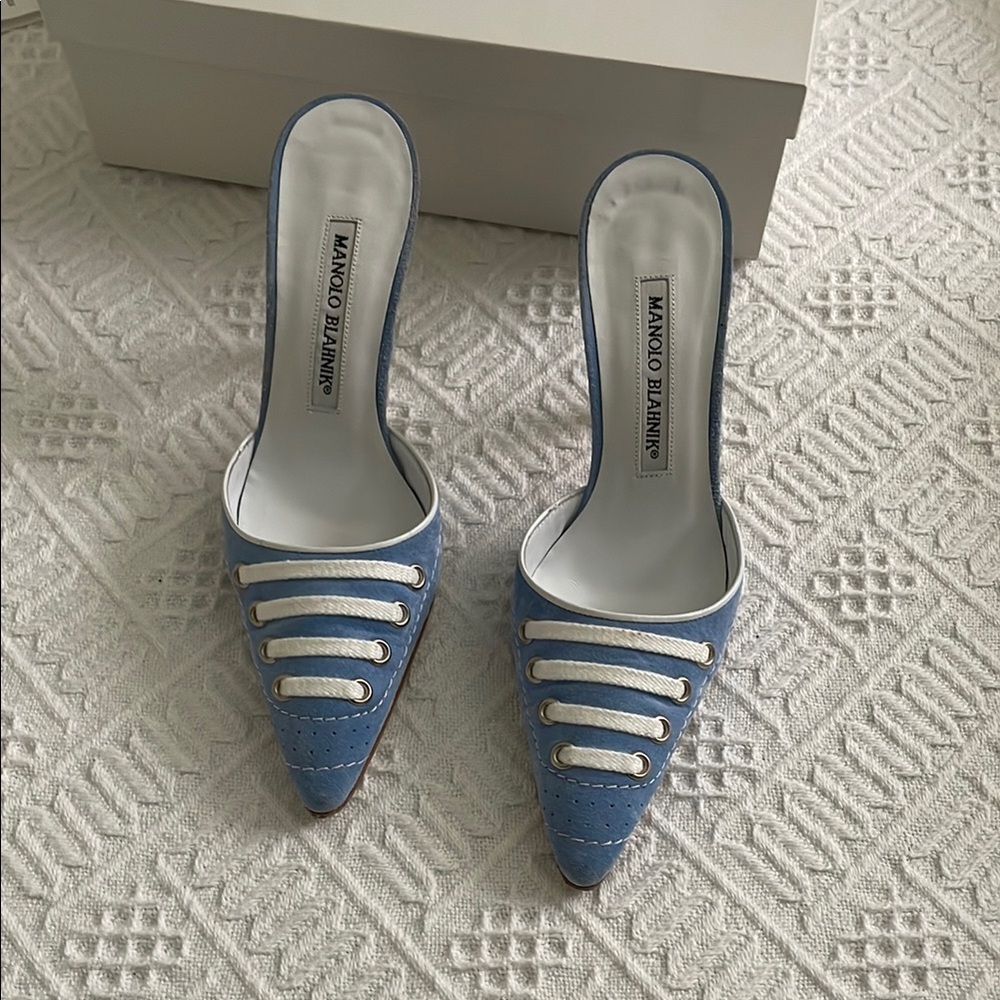 Manolo Blahnik Blue Suede sneaklo Heels - Picture 5 of 17